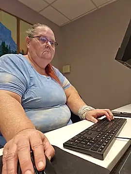 Snapshot of Hornybbw1978 chatting on 07-10-26, 05:23 Hornybbw1978 online show from 07-10-26, 05:23
