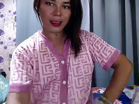 Ts-Glamourosa online show from 05-17-26, 01:40