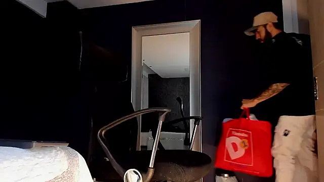 Snapshot of MarkWalker__ chatting on 01-11-26, 10:31 MarkWalker online show from 01-11-26, 10:31