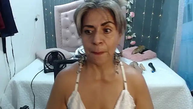 Snapshot of lalisha_96 chatting on 02-15-25, 12:37 lalisha 96 online show from 02-15-25, 12:37