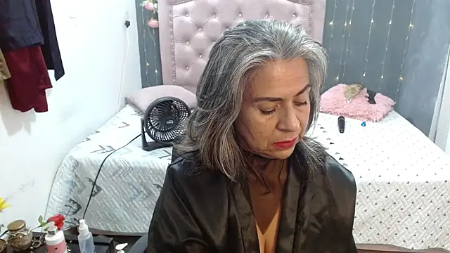 Snapshot of lalisha_96 chatting on 10-17-25, 11:18 lalisha 96 online show from 10-17-25, 11:18