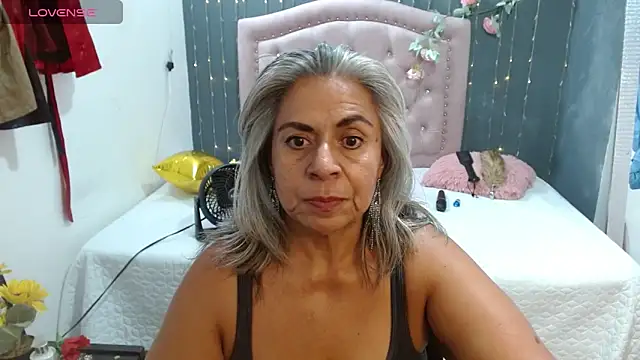Snapshot of lalisha_96 chatting on 05-27-26, 11:24 lalisha 96 online show from 05-27-26, 11:24