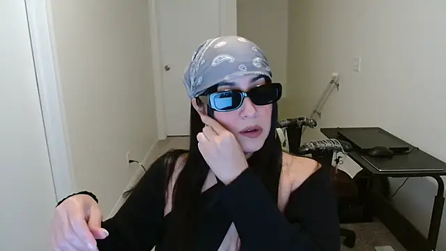 Snapshot of Sassy_Latina chatting on 10-16-25, 03:29 Sassy Latina online show from 10-16-25, 03:29