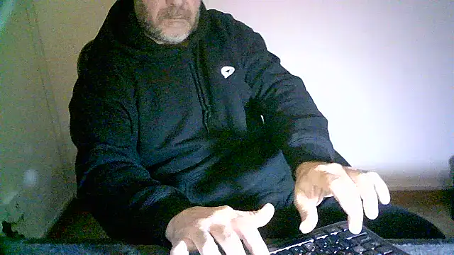 Snapshot of Greek_Passion chatting on 12-21-25, 01:18 Greek Passion online show from 12-21-25, 01:18