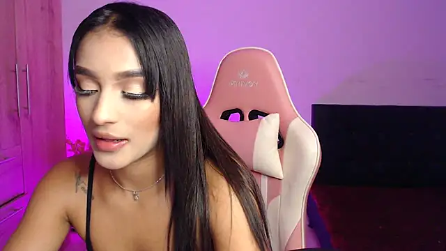 Snapshot of GiltRosebush chatting on 12-06-24, 08:18 GiltRosebush online show from 12-06-24, 08:18