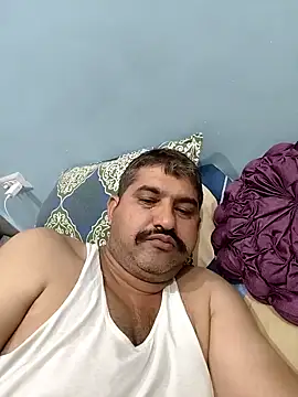 Snapshot of Amandev7 chatting on 10-15-25, 07:36 Amandev7 online show from 10-15-25, 07:36