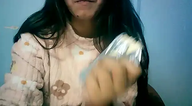 Snapshot of lovelydesi21 chatting on 12-21-24, 06:02 lovelydesi21 online show from 12-21-24, 06:02