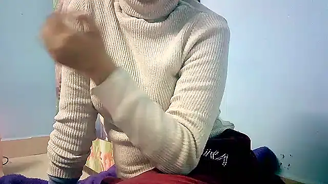 Snapshot of lovelydesi21 chatting on 01-11-25, 12:18 lovelydesi21 online show from 01-11-25, 12:18