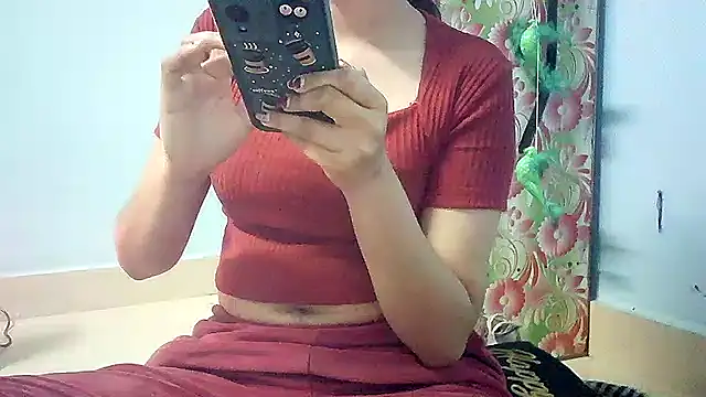 Snapshot of lovelydesi21 chatting on 02-12-25, 12:01 lovelydesi21 online show from 02-12-25, 12:01