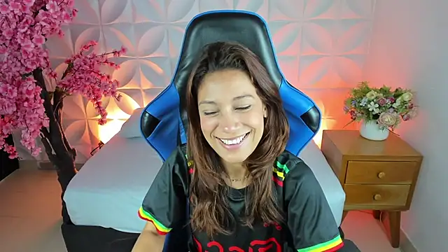 cora 22 online show from 02-20-25, 12:57