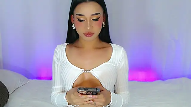 Snapshot of FuckDoll_Nathalie chatting on 10-13-25, 05:57 FuckDoll Nathalie online show from 10-13-25, 05:57