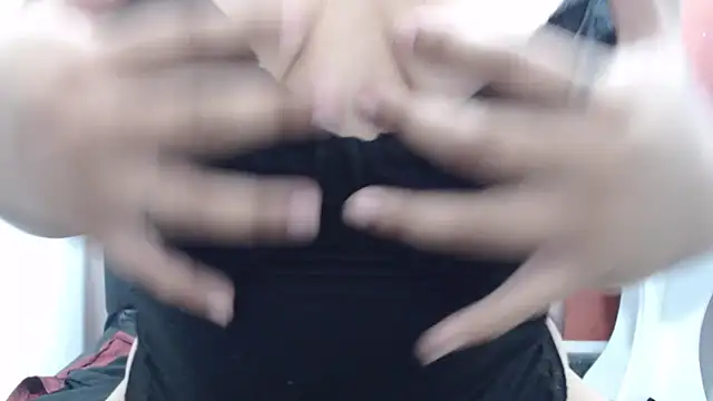 Laura hottt online show from 11-15-25, 04:03