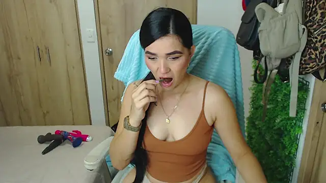 Snapshot of Neerea chatting on 11-23-25, 12:54 Neerea online show from 11-23-25, 12:54