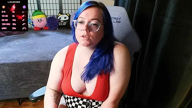 Snapshot of KiraSpitQueen chatting on 12-13-24, 01:59 KiraSpitQueen online show from 12-13-24, 01:59