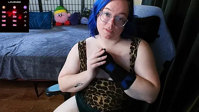 Snapshot of KiraSpitQueen chatting on 12-20-24, 03:36 KiraSpitQueen online show from 12-20-24, 03:36