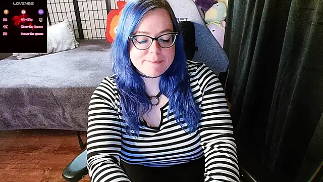 Snapshot of KiraSpitQueen chatting on 02-02-25, 05:32 KiraSpitQueen online show from 02-02-25, 05:32