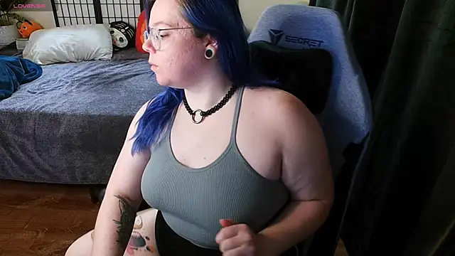 Snapshot of KiraSpitQueen chatting on 02-08-25, 05:40 KiraSpitQueen online show from 02-08-25, 05:40