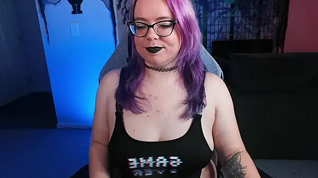 Snapshot of KiraSpitQueen chatting on 11-05-25, 04:45 KiraSpitQueen online show from 11-05-25, 04:45