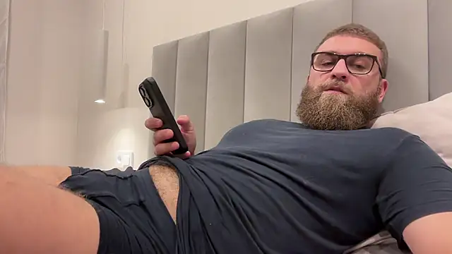 Bear bear  online show from 11-26-25, 11:33