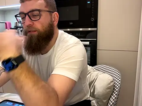 Bear bear  online show from 12-19-25, 12:56