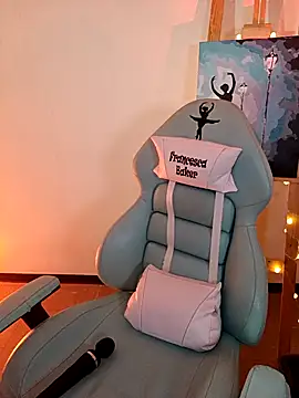 Snapshot of francesca_baker1007 chatting on 10-18-25, 01:08 francesca baker1007 online show from 10-18-25, 01:08