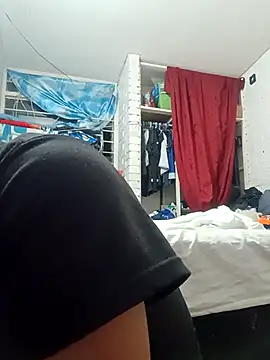 Snapshot of valeriaswang_Lucas chatting on 09-13-25, 04:34 valeriaswang Lucas online show from 09-13-25, 04:34