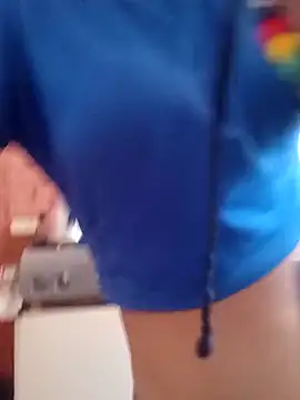 Snapshot of valeriaswang_Lucas chatting on 09-21-25, 03:35 valeriaswang Lucas online show from 09-21-25, 03:35