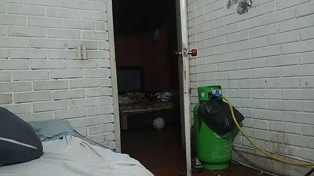 Snapshot of valeriaswang_Lucas chatting on 11-27-25, 02:57 valeriaswang Lucas online show from 11-27-25, 02:57