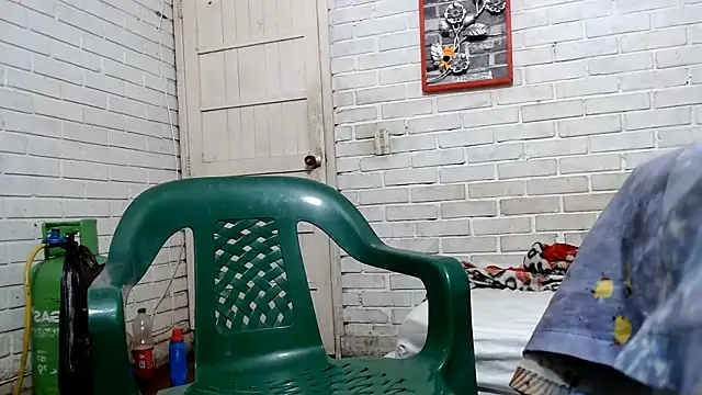 Snapshot of valeriaswang_Lucas chatting on 02-21-26, 02:07 valeriaswang Lucas online show from 02-21-26, 02:07