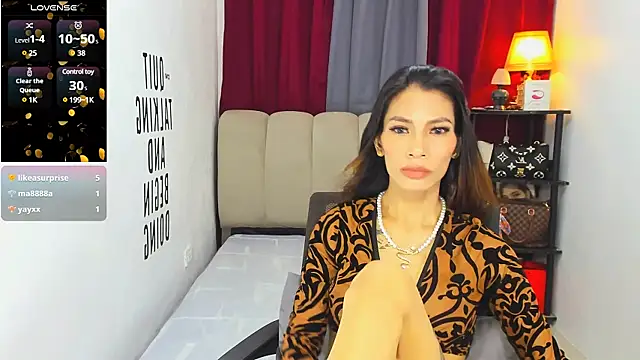 Trixie Mattel21 online show from 03-11-25, 04:54