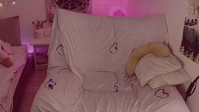 Snapshot of cutenessa chatting on 12-18-25, 07:03 cutenessa online show from 12-18-25, 07:03