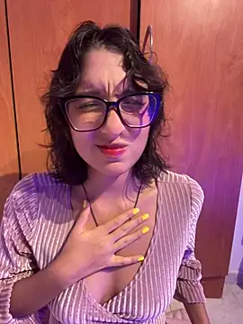 Snapshot of aurora_xoxo chatting on 03-17-25, 04:29 aurora xoxo online show from 03-17-25, 04:29