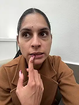 charlotte stevenss  online show from 03-11-25, 06:41