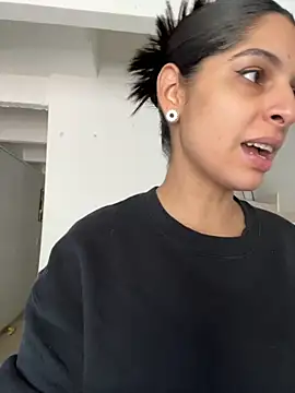 charlotte stevenss  online show from 10-29-25, 03:25