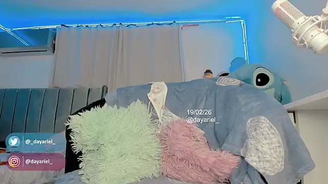 Snapshot of Yellowranger1 chatting on 02-20-26, 06:26 Yellowranger1 online show from 02-20-26, 06:26