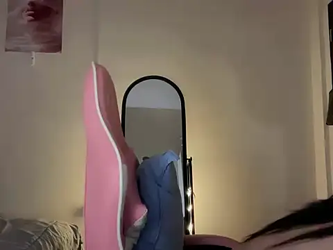 ehotlovea  online show from 06-23-26, 05:22