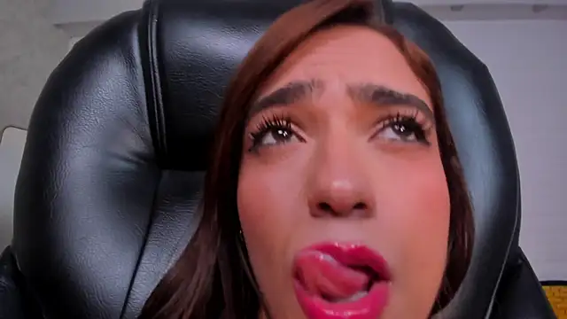 Snapshot of MariamRivera_ chatting on 12-15-24, 10:07 MariamRivera online show from 12-15-24, 10:07