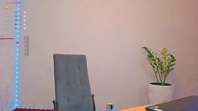 Snapshot of LovlyBambi chatting on 09-19-25, 11:22 LovlyBambi online show from 09-19-25, 11:22