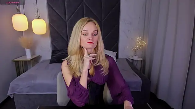 SaraSubtlety online show from 09-13-25, 01:22