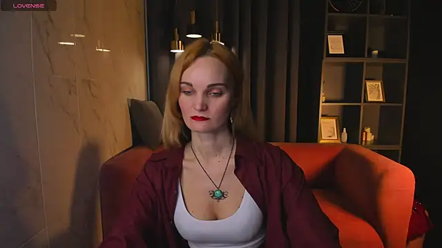 Snapshot of SaraSubtlety chatting on 12-17-25, 01:28 SaraSubtlety online show from 12-17-25, 01:28