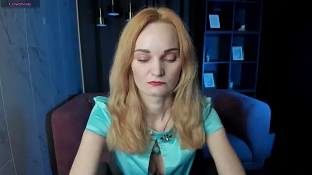 Snapshot of SaraSubtlety chatting on 12-21-25, 01:40 SaraSubtlety online show from 12-21-25, 01:40