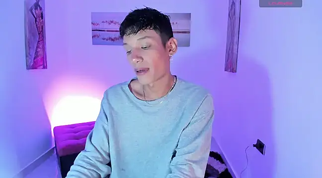 Snapshot of nicky_moo chatting on 12-17-24, 07:59 nicky moo online show from 12-17-24, 07:59