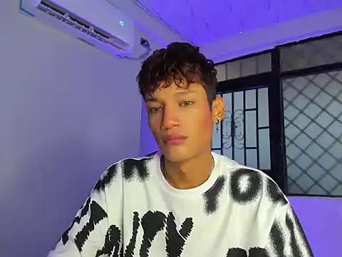 Snapshot of nicky_moo chatting on 03-11-25, 02:29 nicky moo online show from 03-11-25, 02:29