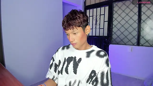 Snapshot of nicky_moo chatting on 03-11-25, 05:35 nicky moo online show from 03-11-25, 05:35