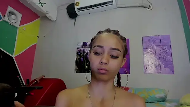 Snapshot of MarianaManzur chatting on 02-09-25, 03:56 MarianaManzur online show from 02-09-25, 03:56