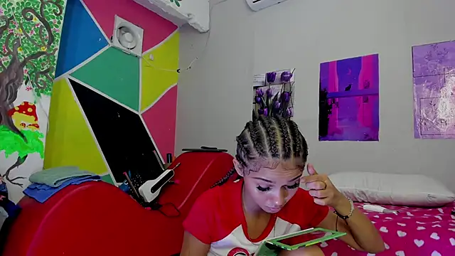 Snapshot of MarianaManzur chatting on 03-06-25, 08:27 MarianaManzur online show from 03-06-25, 08:27