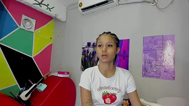 Snapshot of MarianaManzur chatting on 03-08-25, 01:36 MarianaManzur online show from 03-08-25, 01:36