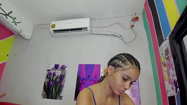 Snapshot of MarianaManzur chatting on 03-10-25, 01:32 MarianaManzur online show from 03-10-25, 01:32