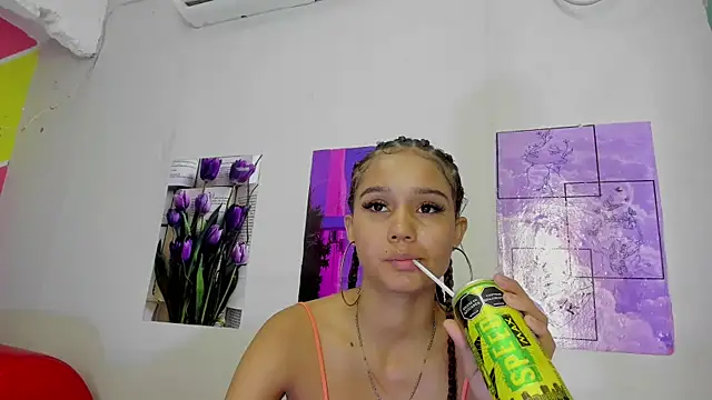 Snapshot of MarianaManzur chatting on 03-16-25, 02:11 MarianaManzur online show from 03-16-25, 02:11