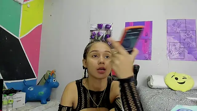 Snapshot of MarianaManzur chatting on 09-15-25, 03:01 MarianaManzur online show from 09-15-25, 03:01